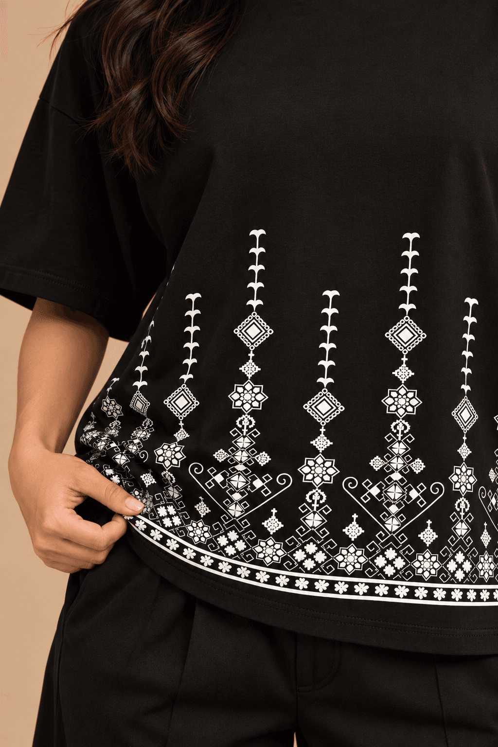 Ornamental Hem Graphic Oversized T-Shirt
