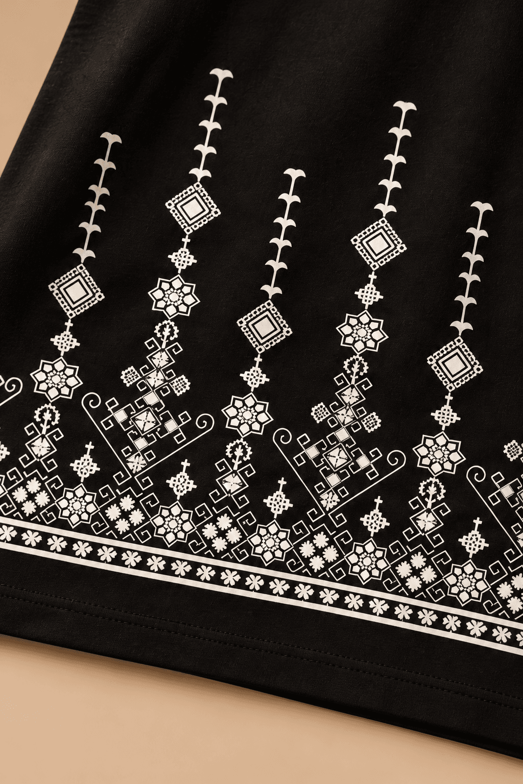 Ornamental Hem Graphic Oversized T-Shirt